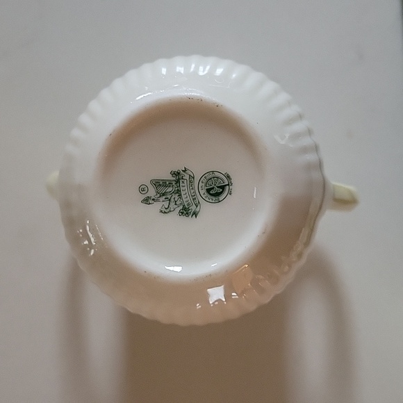 Belleek double lip creamer - Picture 3 of 3